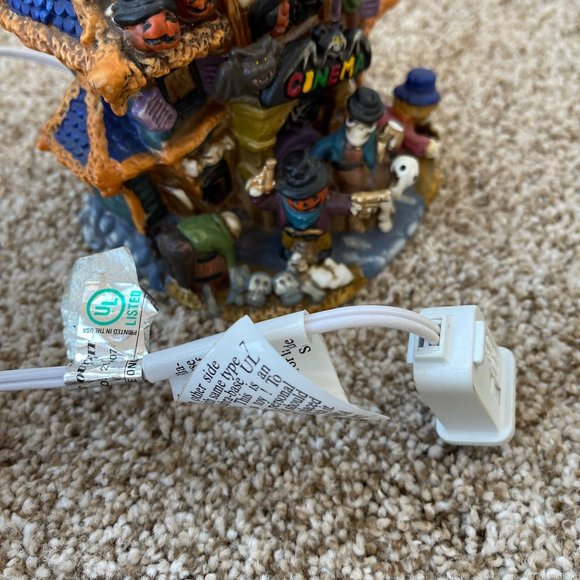 Spooky Hollow Ghost Haunted Cinema Halloween Lighted House Village ceramic Decor - Picture 8 of 10